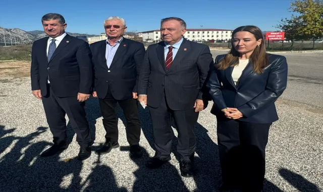 CHP Genel Başkan Yardımcısı Zeybek, Muhittin Böcek'i cezaevinde ziyaret etti