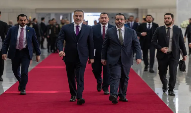 Dışişleri Bakanı Fidan, Savunma Bakanı Güler ve MİT Başkanı Kalın, Suriye lideri Şara ile görüştü