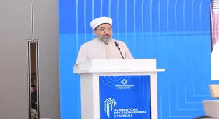 Diyanet İşleri Başkanı Arpaguş, Bakü'de Din Adamları 2. Forumunda konuştu: