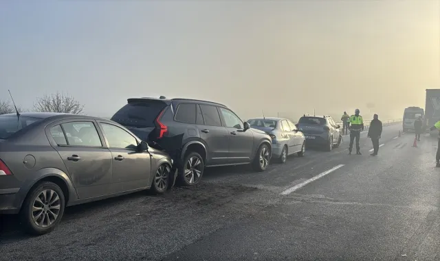 Edirne'de 10 aracın karıştığı zincirleme trafik kazasında 7 kişi yaralandı
