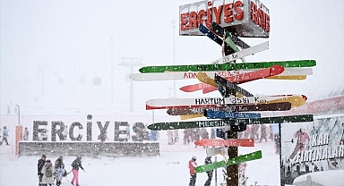 Erciyes'te pistler kayakseverlerle doldu