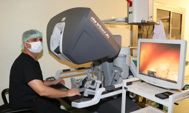 Erzurum Şehir Hastanesi’nde robotik cerrahi yöntemiyle ilk göğüs ameliyatı