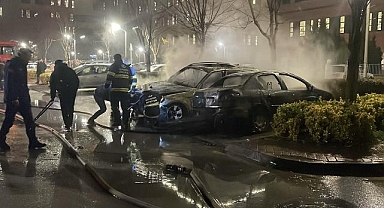 Eskişehir'de yanan iki otomobil kullanılamaz hale geldi