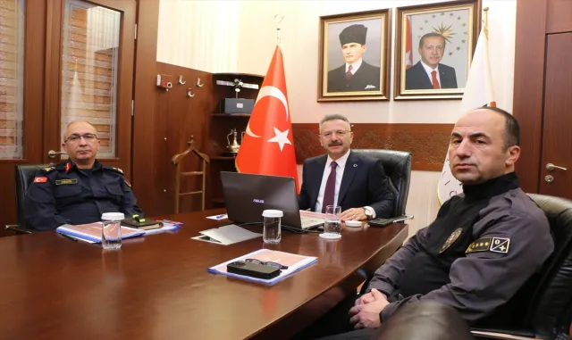 Eskişehir Valisi Aksoy, Güvenlik Bilgilendirme Toplantısı düzenledi