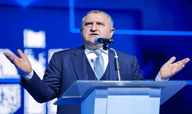 Gençlik ve Spor Bakanı Osman Aşkın Bak, Halkbank Gençİz'25 Zirvesi'nde konuştu: