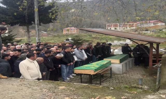GÜNCELLEME - Giresun'da trafik kazasında ölen abla ve kardeşi defnedildi