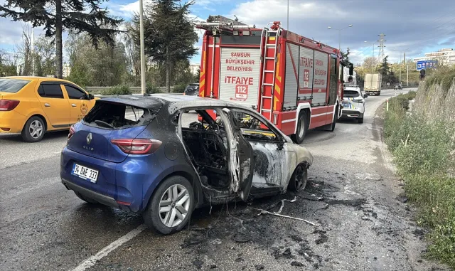 GÜNCELLEME - Samsunsporlu oyuncu Musaba'nın kullandığı otomobil seyir halindeyken alev aldı