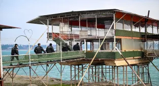 GÜNCELLEME - Seyhan Baraj Gölü kıyısındaki kaçak yapıların yıkımına başlandı