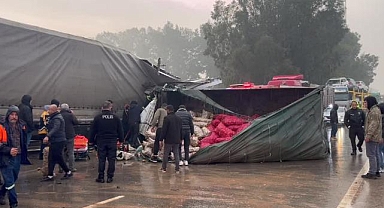 Hatay'da kamyon park halindeki tıra çarptı, 2 kişi yaralandı