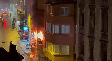 İstanbul Beyoğlu'nda bir binada çıkan yangın söndürüldü
