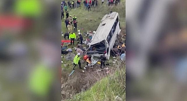 İstanbul Esenyurt'ta servis midibüsü devrildi