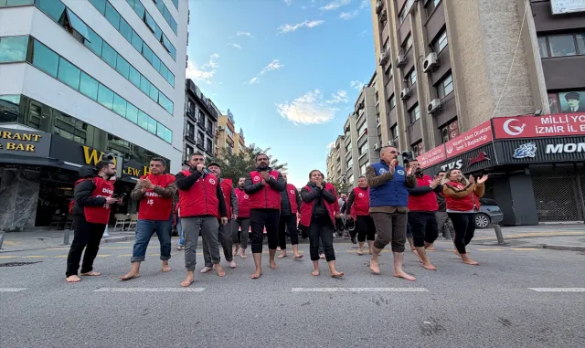 İzmir'de belediye iştiraki üç şirketin işçileri eylem yaptı 