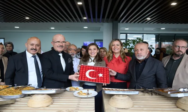 Kadın ustalar en iyi baklavayı yapmak için yarıştı