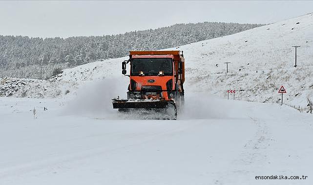 Kastamonu'da ekipler yeni yıla köy yollarını açarak giriyor
