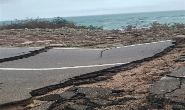 Kastamonu'da heyelan nedeniyle Cide-Bartın kara yolu ulaşıma kapandı