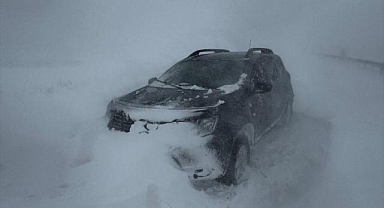 Kayseri'de karda mahsur kalan 2 kişiyi polis ekipleri kurtardı