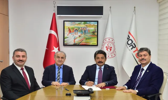 Kırşehir'e yeni stadyumun yapımı için sözleşme imzalandı