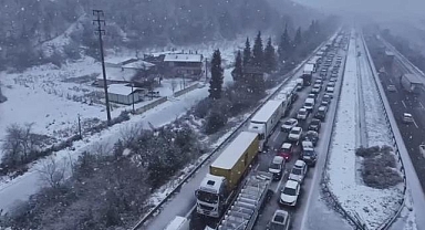 Makaslayan tır nedeniyle kapanan Anadolu Otoyolu'nun Ankara istikameti ulaşıma açıldı (GÜNCELLEME)