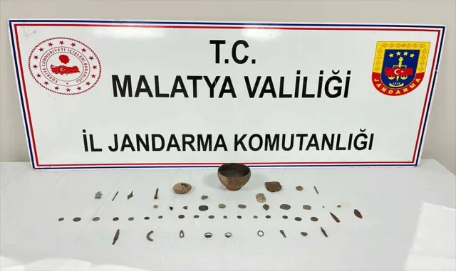 Malatya'da tarihi eser niteliğinde 43 parça ele geçirildi
