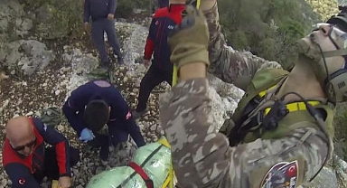 Mersin'de dağlık alanda mahsur kalan vatandaş, Hava Kuvvetleri tarafından hastaneye ulaştırıldı