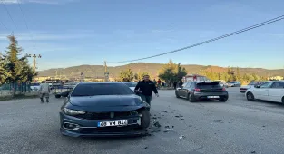 Muğla'da iki otomobilin çarpıştığı kazada 5 kişi yaralandı