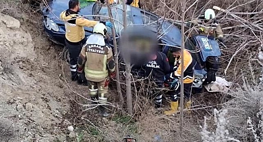 Otomobil devrildi içindeki 3 kişi hayatını kaybetti