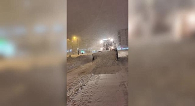 Siirt-Bitlis kara yolu kar yağışı nedeniyle ağır tonajlı araç trafiğine kapatıldı