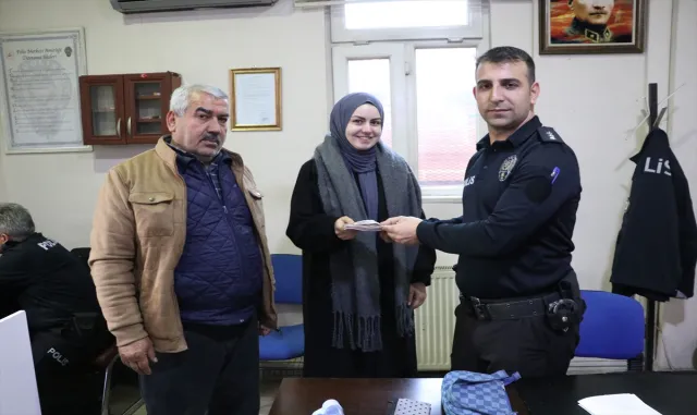 Siirt'te bir hamal yolda bulduğu 10 bin lirayı sahibine ulaştırdı