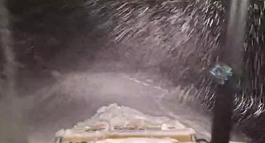 Siirt'te yolu kardan kapanan köyde hastalanan çocuk ekipler tarafından hastaneye ulaştırıldı