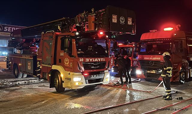 Sivas'ta mobilya atölyesinde çıkan yangın hasara neden oldu