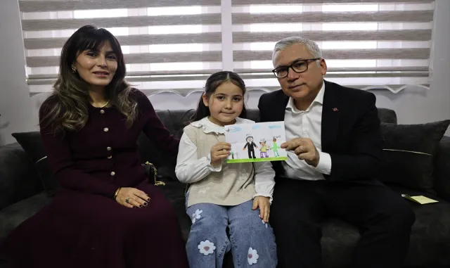 Sivas Valisi Şimşek'ten asker babasını özleyen 7 yaşındaki Gökçe'ye sürpriz ziyaret