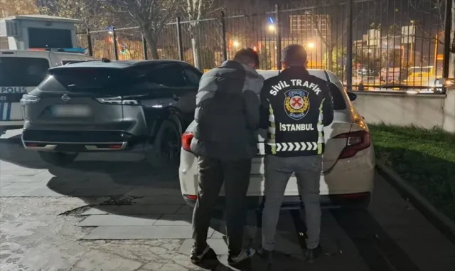 Sultangazi'de kırmızı ışık ihlaliyle yayayı tehlikeye atan sürücüye ceza 