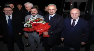 Ulaştırma ve Altyapı Bakanı Uraloğlu, Erzurum'da AK Parti İl Başkanlığı'nda konuştu: