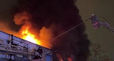 Ümraniye'de 2 katlı iş yerinde çıkan yangın söndürüldü