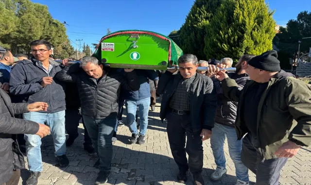 Uşak'ta kazada ölen çift son yolculuklarına uğurlandı