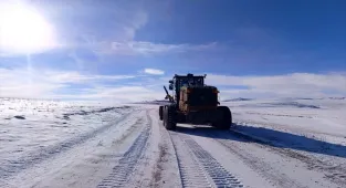 Van'da kardan kapanan 14 yerleşim yerinin yolu açıldı