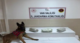 Van'da otomobilde 3 kilogram esrar ele geçirildi