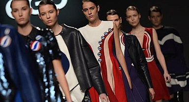 2026 modasında renkli ve katmanlı tasarımlar öne çıkacak