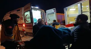 Ağrı'da ekipler, yolu kardan kapanan mezradaki hasta için seferber oldu