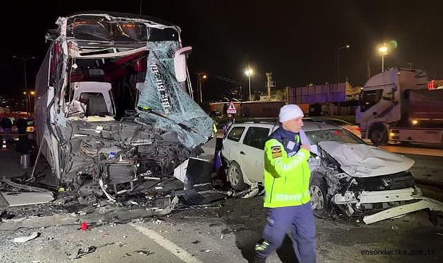 Anadolu Otoyolu'nun Sakarya geçişindeki kazada 1 kişi öldü, 27 kişi yaralandı (GÜNCELLEME)