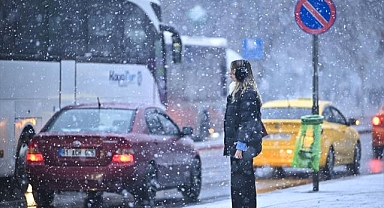 Ankara'da kar yağışı etkili oluyor