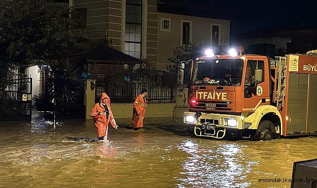 Antalya'da etkili olan fırtına ve hortum bazı ev, sera ve araçlara zarar verdi