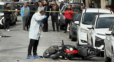 Antalya'da hafif ticari araçla çarpışan motosikletin sürücüsü öldü