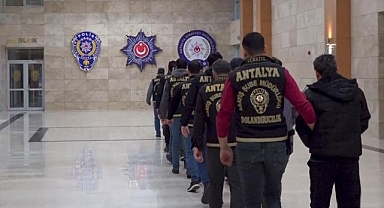 Polis ve savcı olarak tanıtıp dolandırıcılık yapan 12 zanlı tutuklandı!