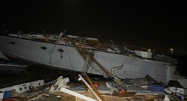 Antalya'nın Aksu ilçesinde çıkan hortumda bir kişi yaralandı