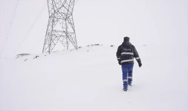 Bakan Bayraktar, kesintisiz enerji akışı için ekiplerin 7 gün 24 saat sahada olduğunu bildirdi: