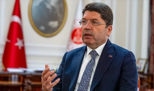 Bakan Tunç'tan kar nedeniyle araçlarında mahsur kalanlara yardım eden AD-KUR ekiplerine teşekkür
