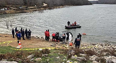 Balıkesir'de gölette ölü bulunan Elif Kumal'ın sudaki aracı vinç yardımıyla çıkarıldı