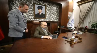 Balıkesir Valisi İsmail Ustaoğlu, AA'nın Yılın Kareleri oylamasına katıldı