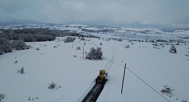 Bayburt'ta kar ve tipi nedeniyle ulaşım güçlükle sağlanıyor